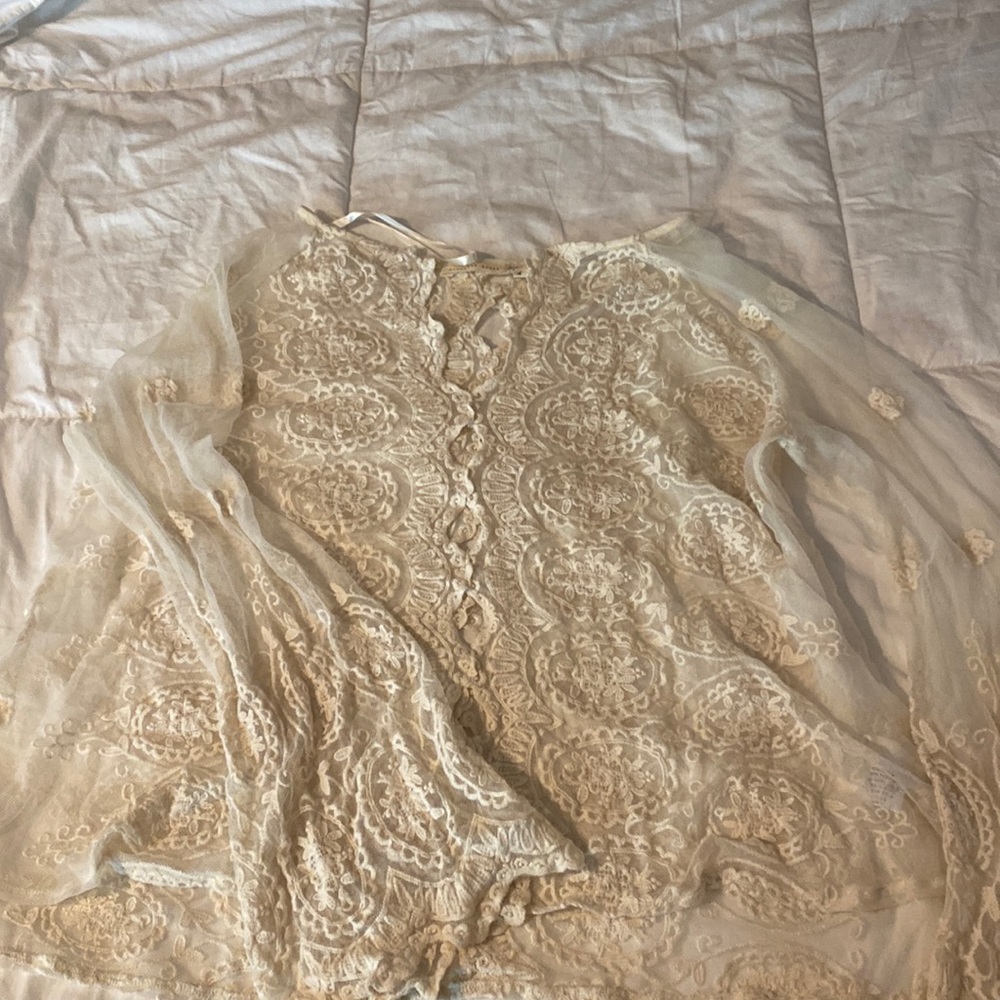 Bell sleeve Lace top